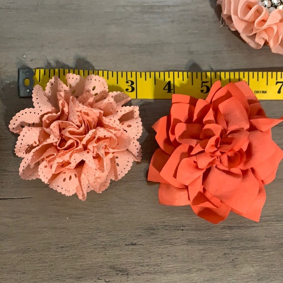 Hair bow & flower set of 5 peach rose gold (used) - Picture 7 of 8